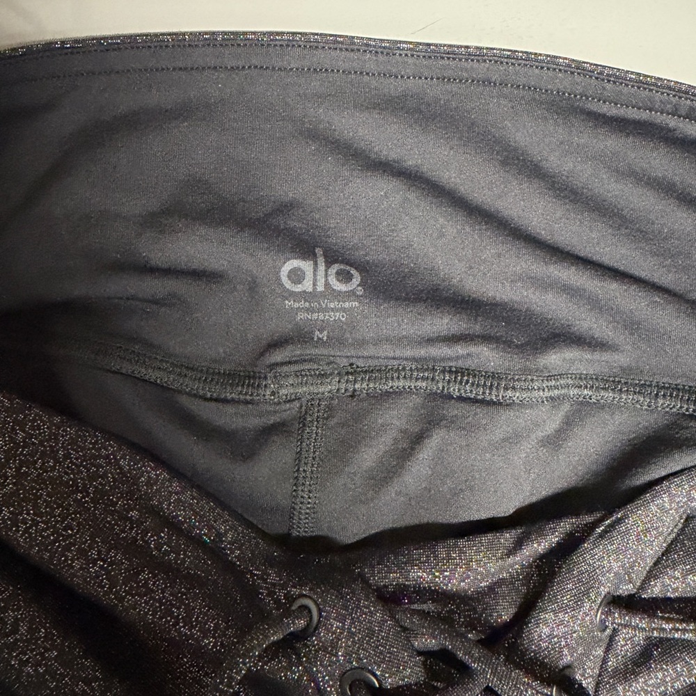 ALO Yoga Women's charcoal glitter high rise bike shorts - Picture 6 of 7